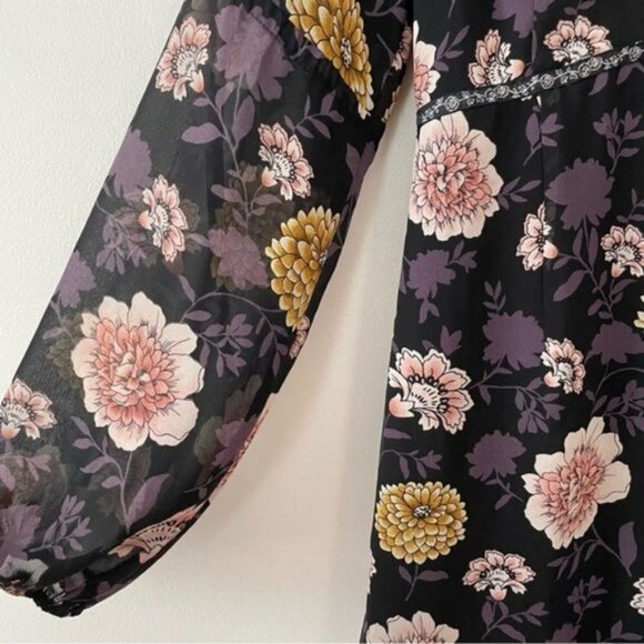 Forever 21 Black Floral V-neck Romper- Size Small (bin 1E) - Picture 4 of 5